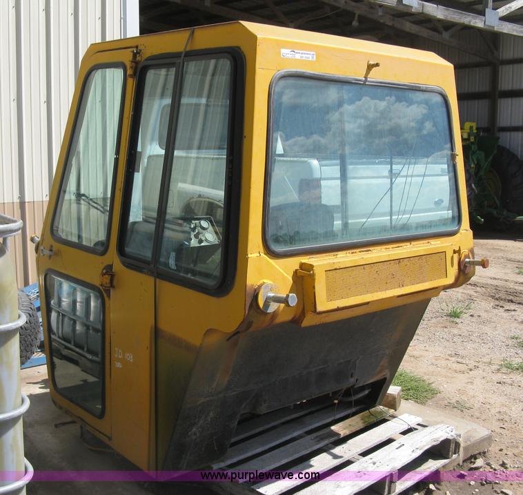image for item BR9500 John Deere 750 dozer enclosed cab
