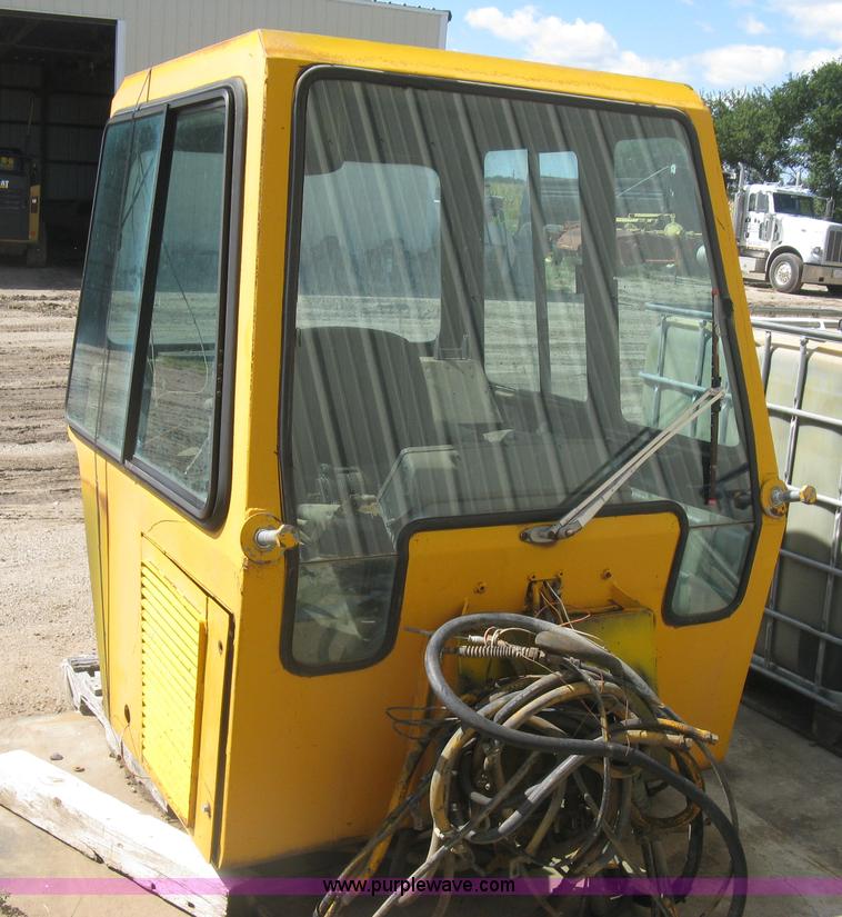 image for item BR9500 John Deere 750 dozer enclosed cab