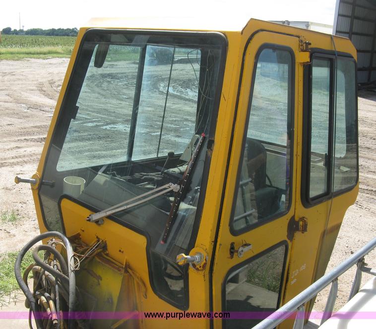 image for item BR9500 John Deere 750 dozer enclosed cab