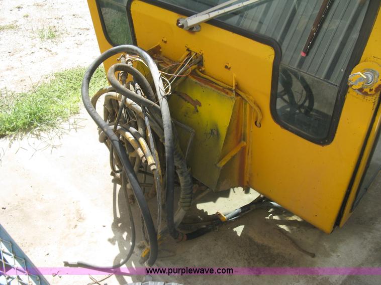 image for item BR9500 John Deere 750 dozer enclosed cab