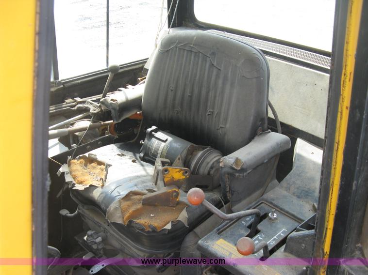 image for item BR9500 John Deere 750 dozer enclosed cab