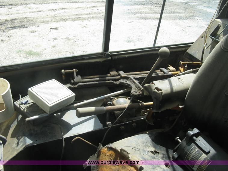 image for item BR9500 John Deere 750 dozer enclosed cab