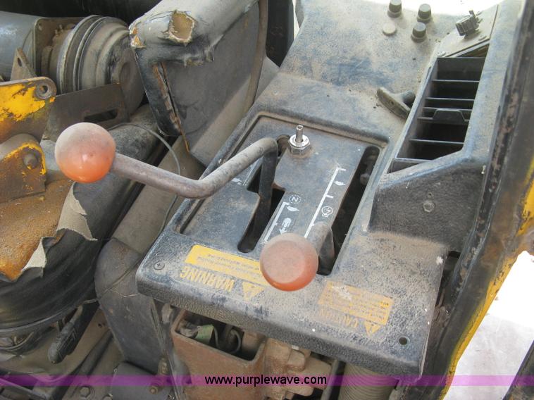 image for item BR9500 John Deere 750 dozer enclosed cab