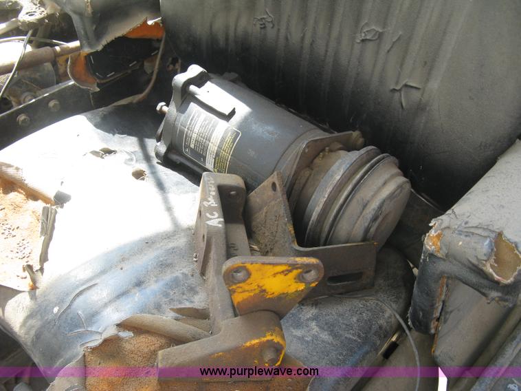 image for item BR9500 John Deere 750 dozer enclosed cab