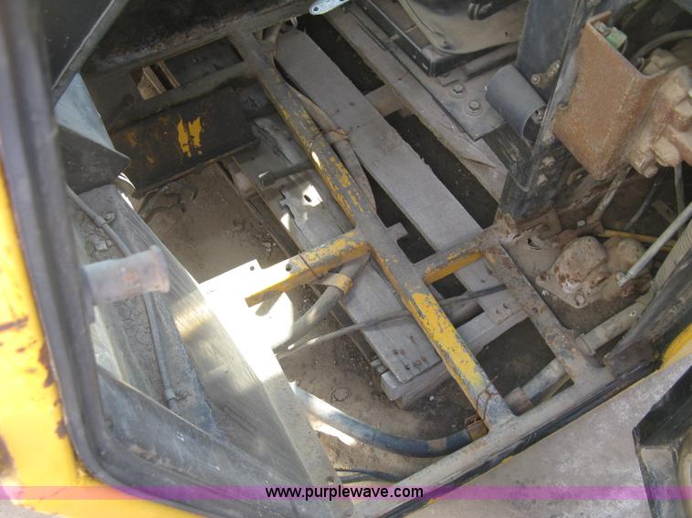 image for item BR9500 John Deere 750 dozer enclosed cab