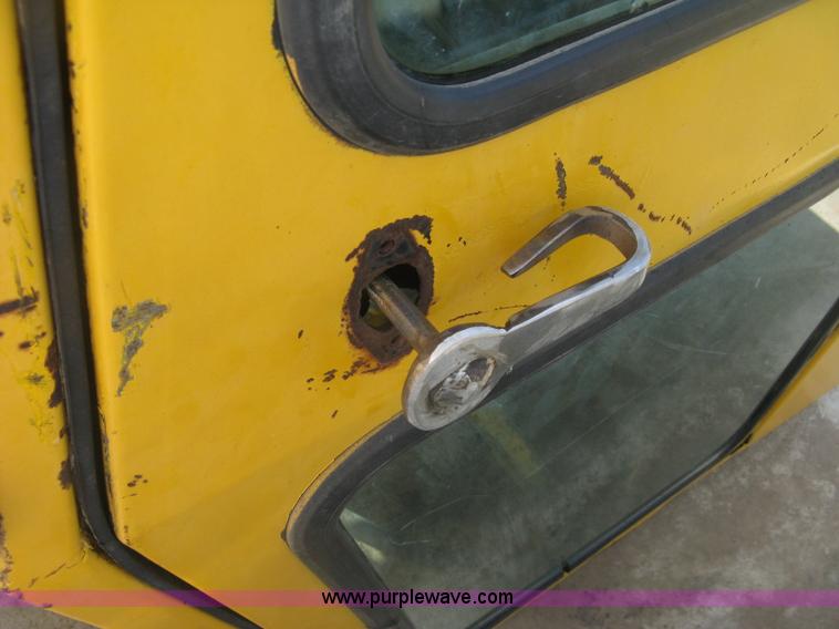 image for item BR9500 John Deere 750 dozer enclosed cab