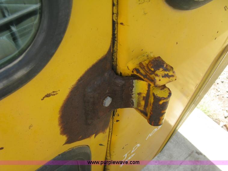 image for item BR9500 John Deere 750 dozer enclosed cab