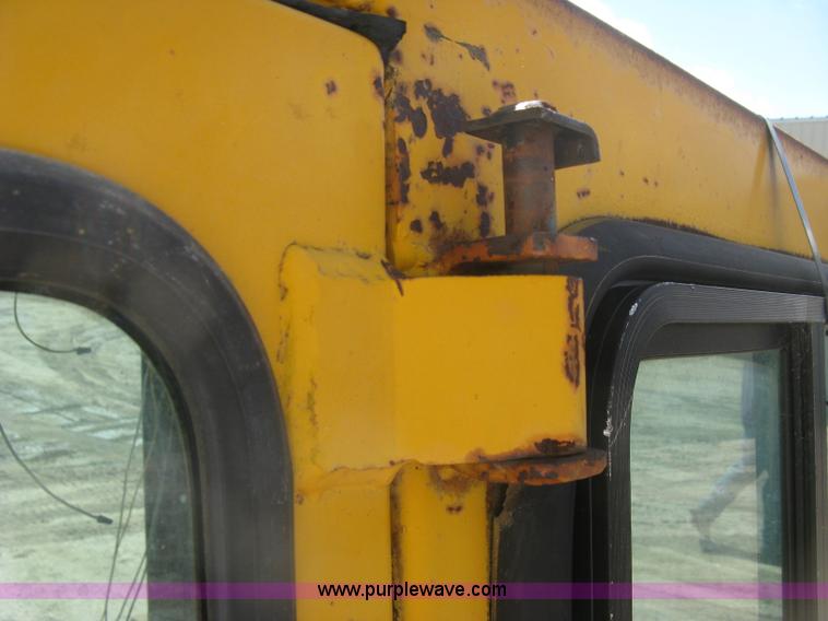 image for item BR9500 John Deere 750 dozer enclosed cab