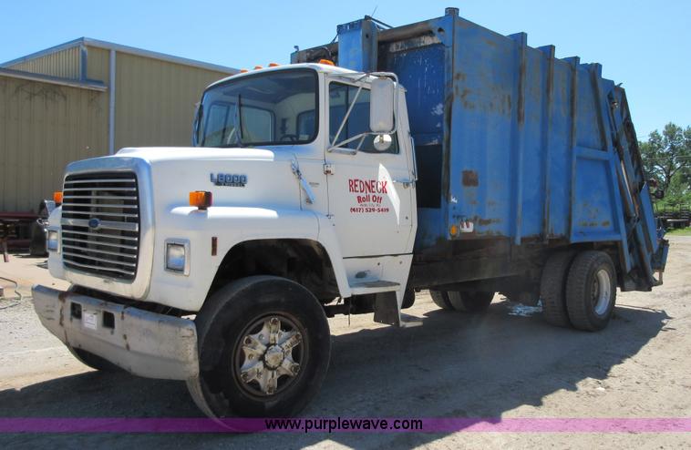 image for item D2434 1989 Ford LN8000 refuse truck