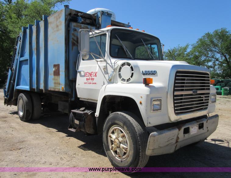 image for item D2434 1989 Ford LN8000 refuse truck