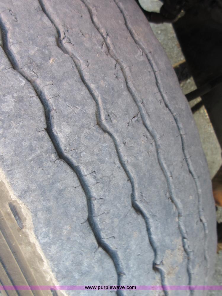 image for item D2434 1989 Ford LN8000 refuse truck