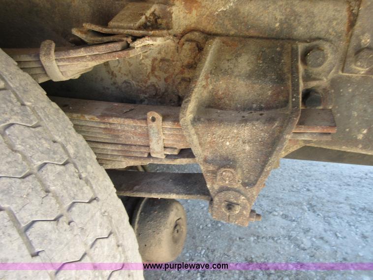 image for item D2434 1989 Ford LN8000 refuse truck