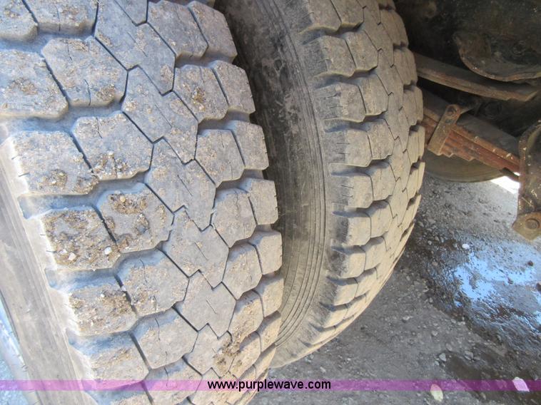 image for item D2434 1989 Ford LN8000 refuse truck