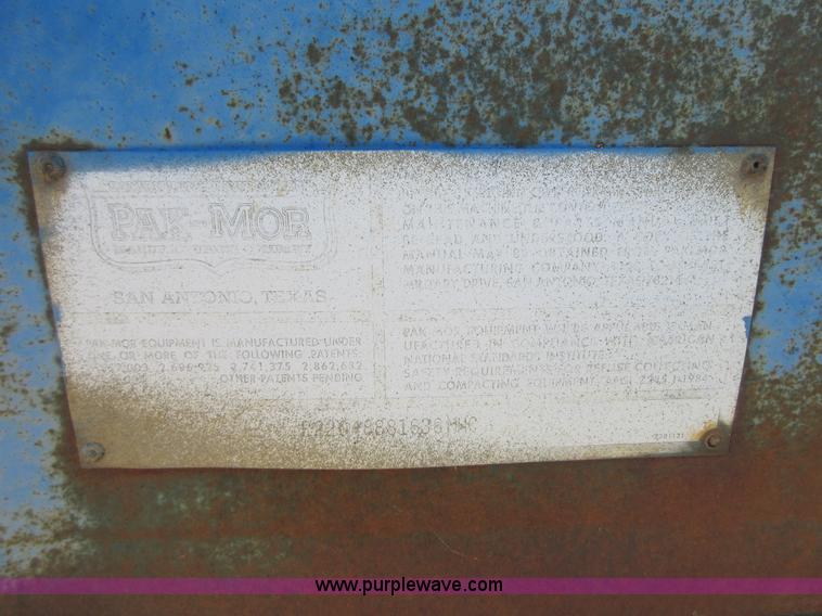 image for item D2434 1989 Ford LN8000 refuse truck