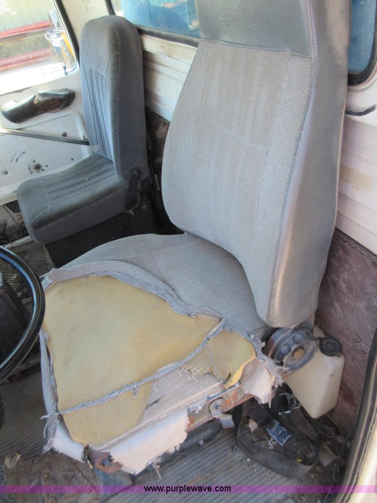 image for item D2434 1989 Ford LN8000 refuse truck