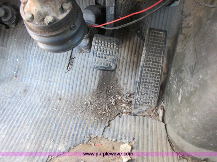 image for item D2434 1989 Ford LN8000 refuse truck