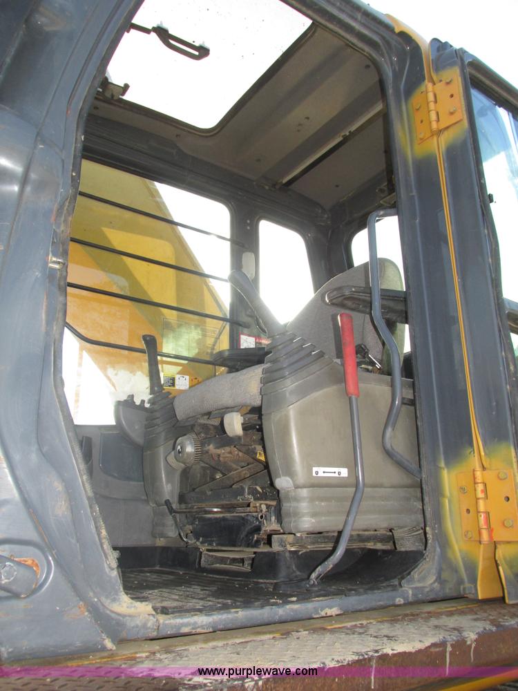 image for item H1180 2005 John Deere 330C LC excavator