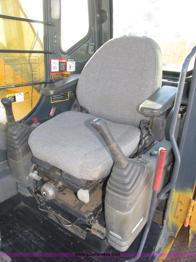 image for item H1180 2005 John Deere 330C LC excavator
