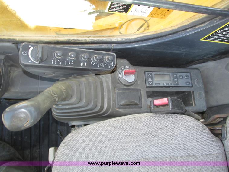 image for item H1180 2005 John Deere 330C LC excavator
