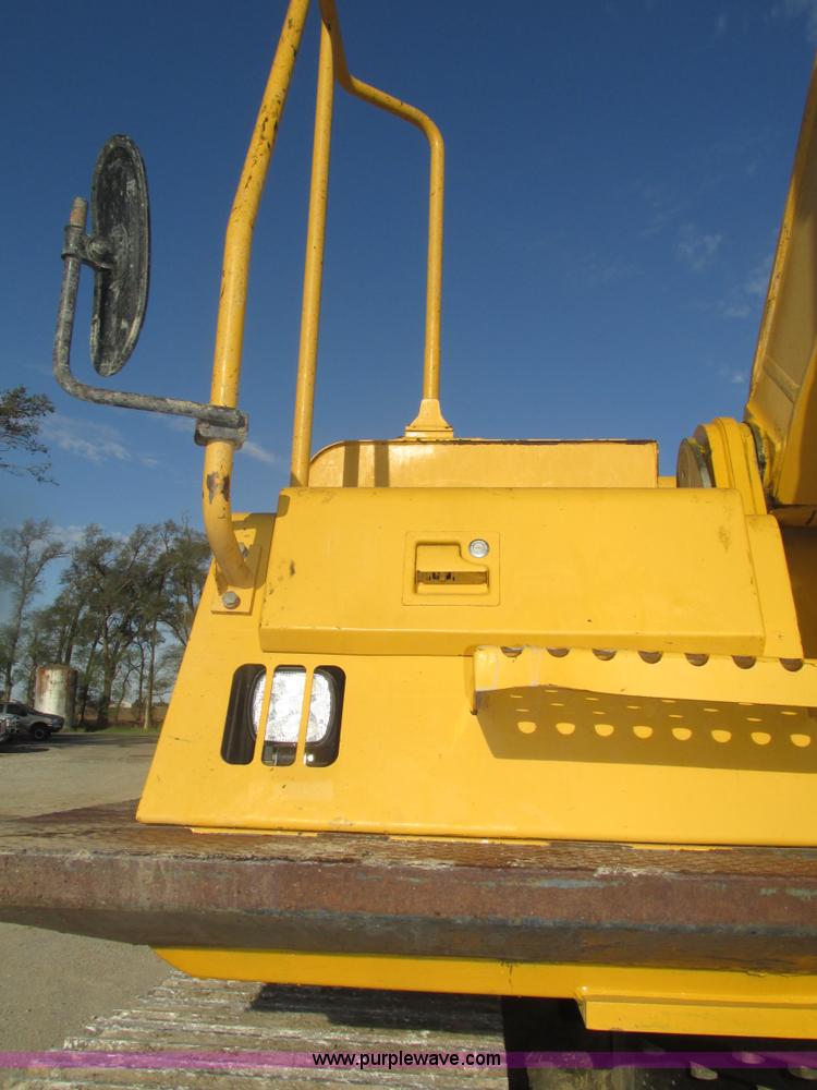 image for item H1180 2005 John Deere 330C LC excavator