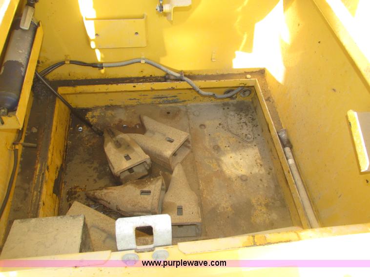 image for item H1180 2005 John Deere 330C LC excavator