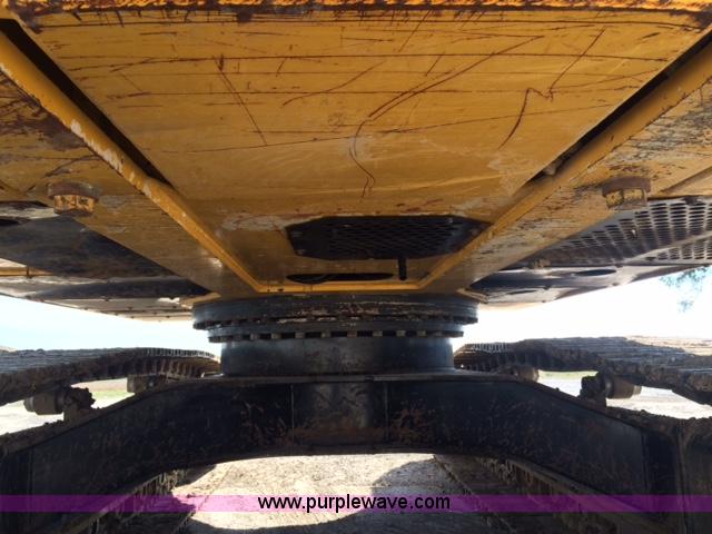 image for item H1180 2005 John Deere 330C LC excavator