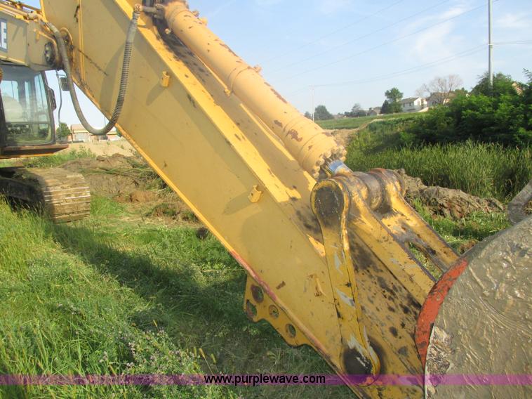 image for item H1180 2005 John Deere 330C LC excavator