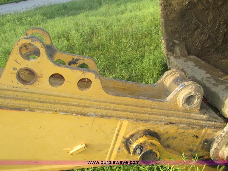 image for item H1180 2005 John Deere 330C LC excavator