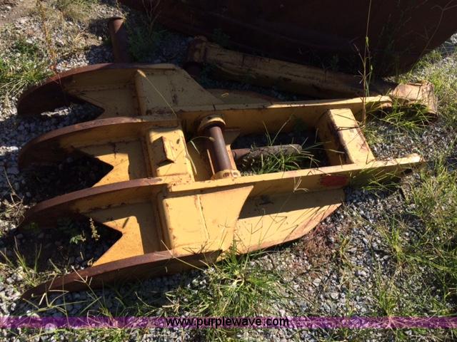 image for item H1180 2005 John Deere 330C LC excavator