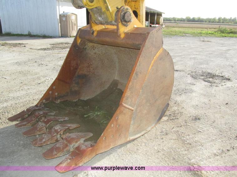 image for item H1180 2005 John Deere 330C LC excavator