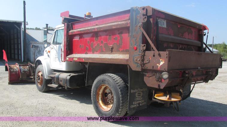image for item H1181 2001 International 4700 dump truck