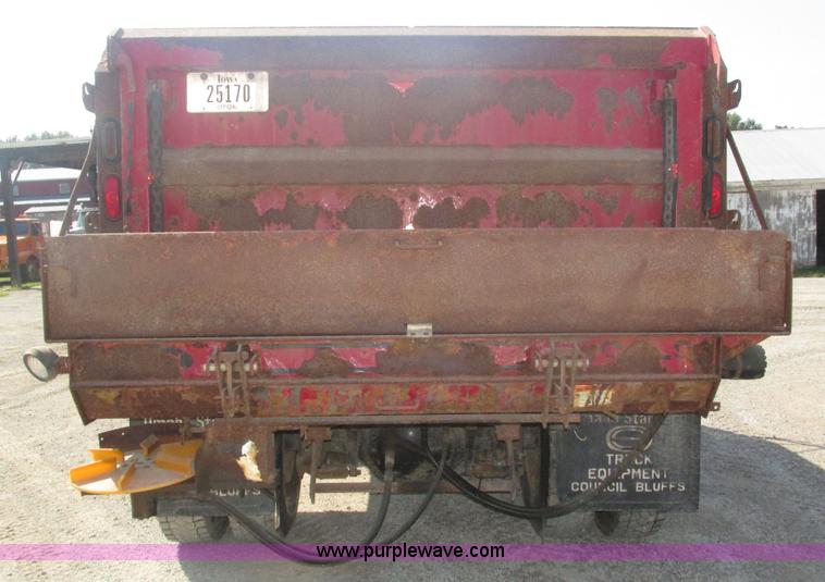 image for item H1181 2001 International 4700 dump truck