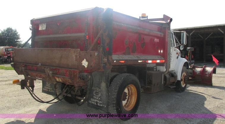 image for item H1181 2001 International 4700 dump truck