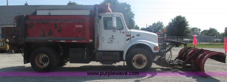 image for item H1181 2001 International 4700 dump truck