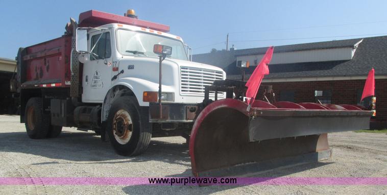 image for item H1181 2001 International 4700 dump truck