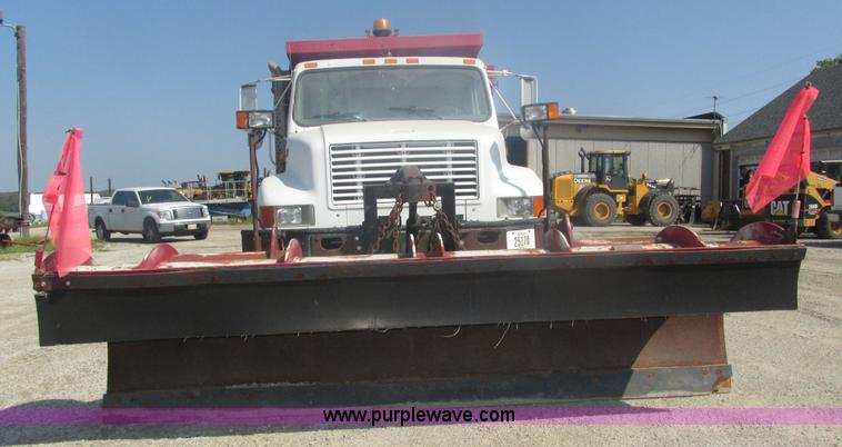 image for item H1181 2001 International 4700 dump truck