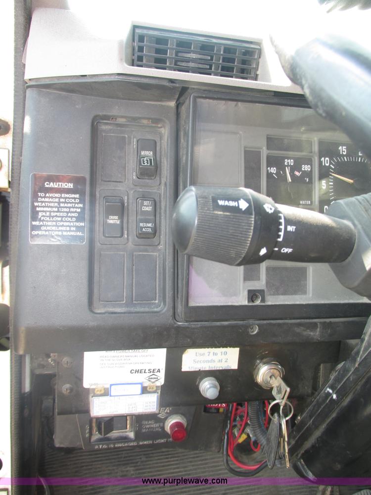 image for item H1181 2001 International 4700 dump truck