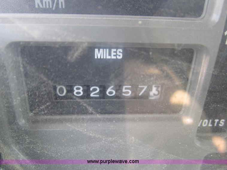 image for item H1181 2001 International 4700 dump truck