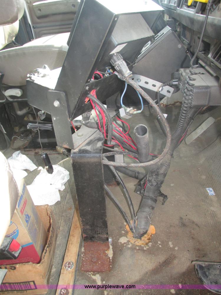 image for item H1181 2001 International 4700 dump truck