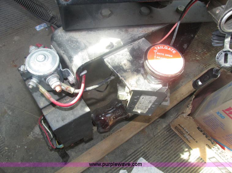 image for item H1181 2001 International 4700 dump truck