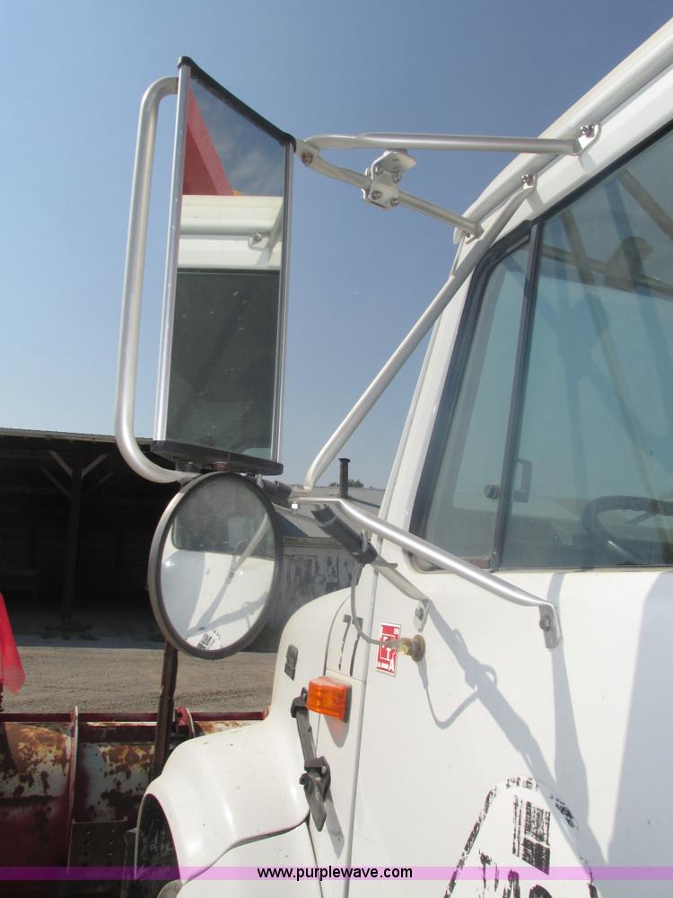 image for item H1181 2001 International 4700 dump truck