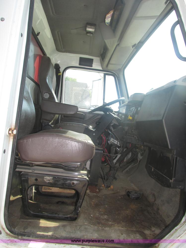 image for item H1181 2001 International 4700 dump truck