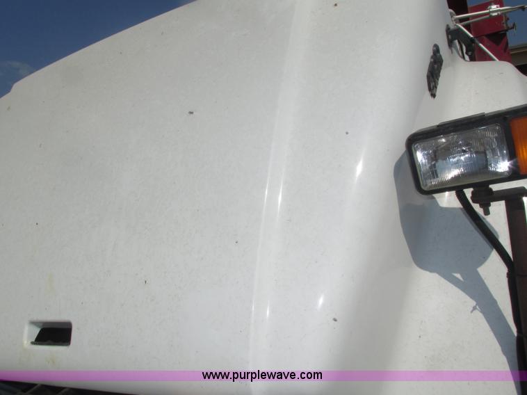 image for item H1181 2001 International 4700 dump truck