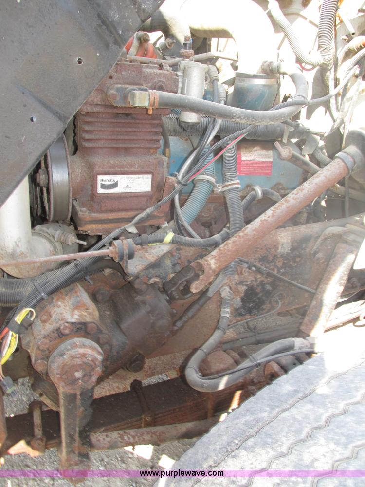 image for item H1181 2001 International 4700 dump truck