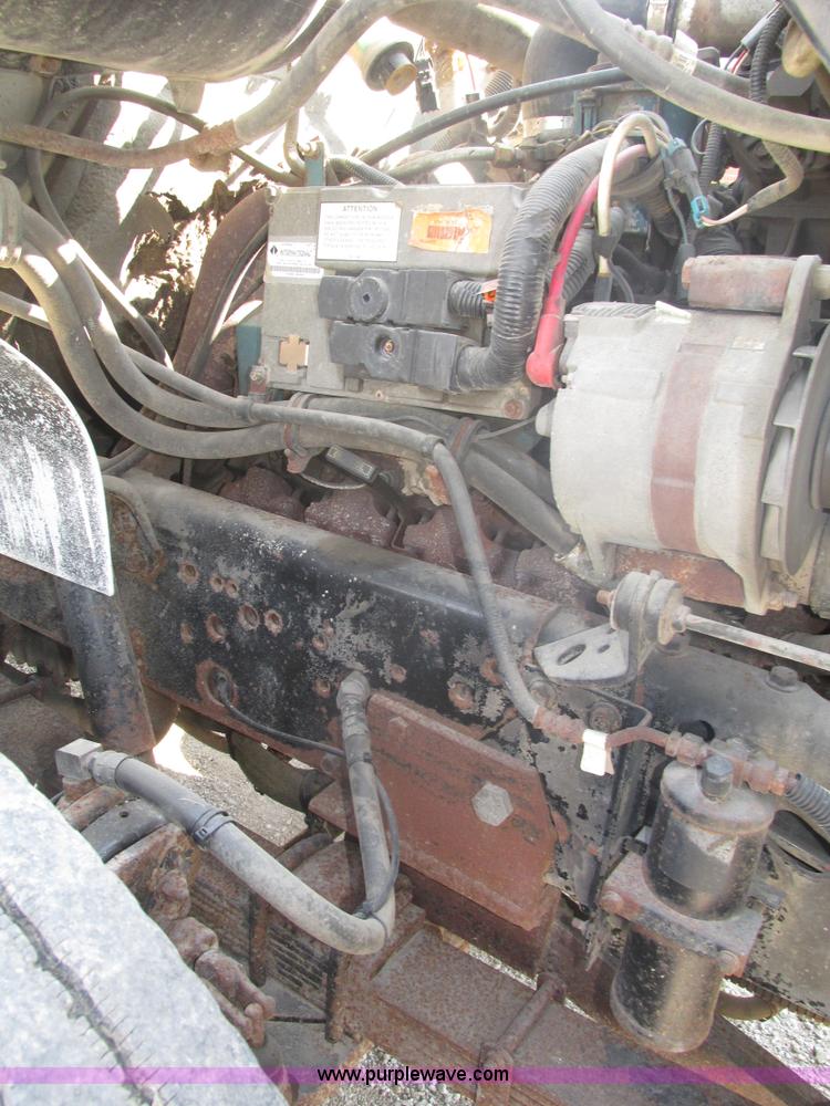 image for item H1181 2001 International 4700 dump truck