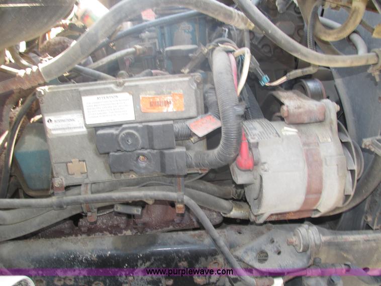 image for item H1181 2001 International 4700 dump truck