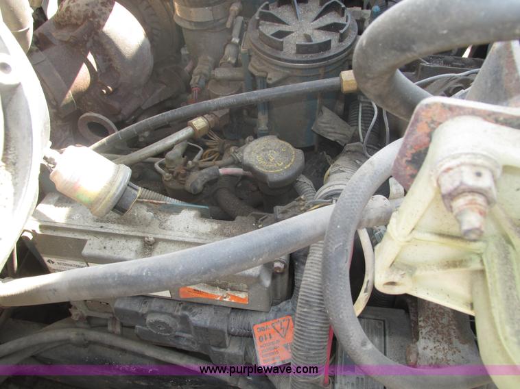 image for item H1181 2001 International 4700 dump truck