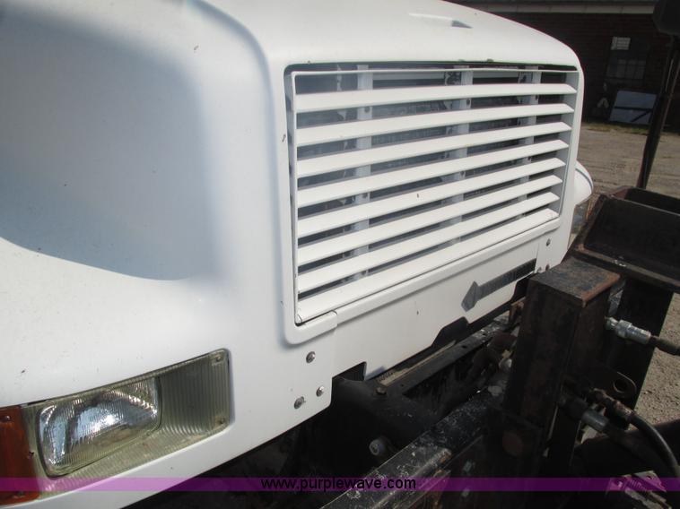 image for item H1181 2001 International 4700 dump truck