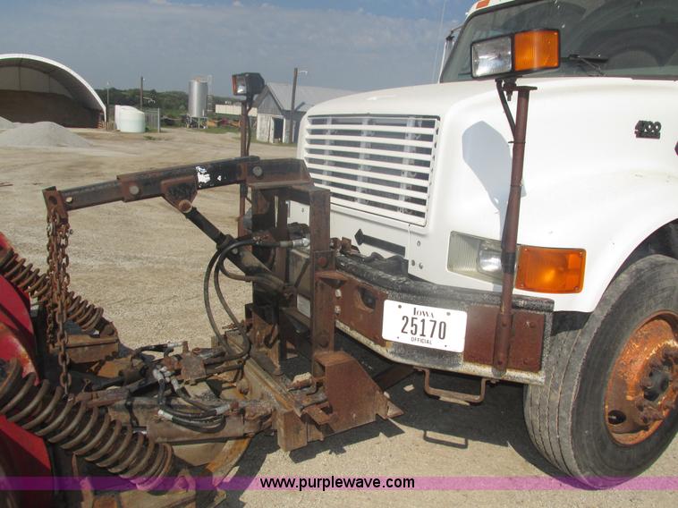 image for item H1181 2001 International 4700 dump truck