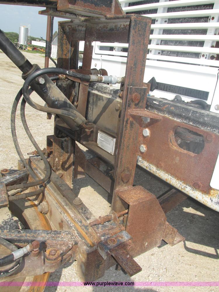 image for item H1181 2001 International 4700 dump truck